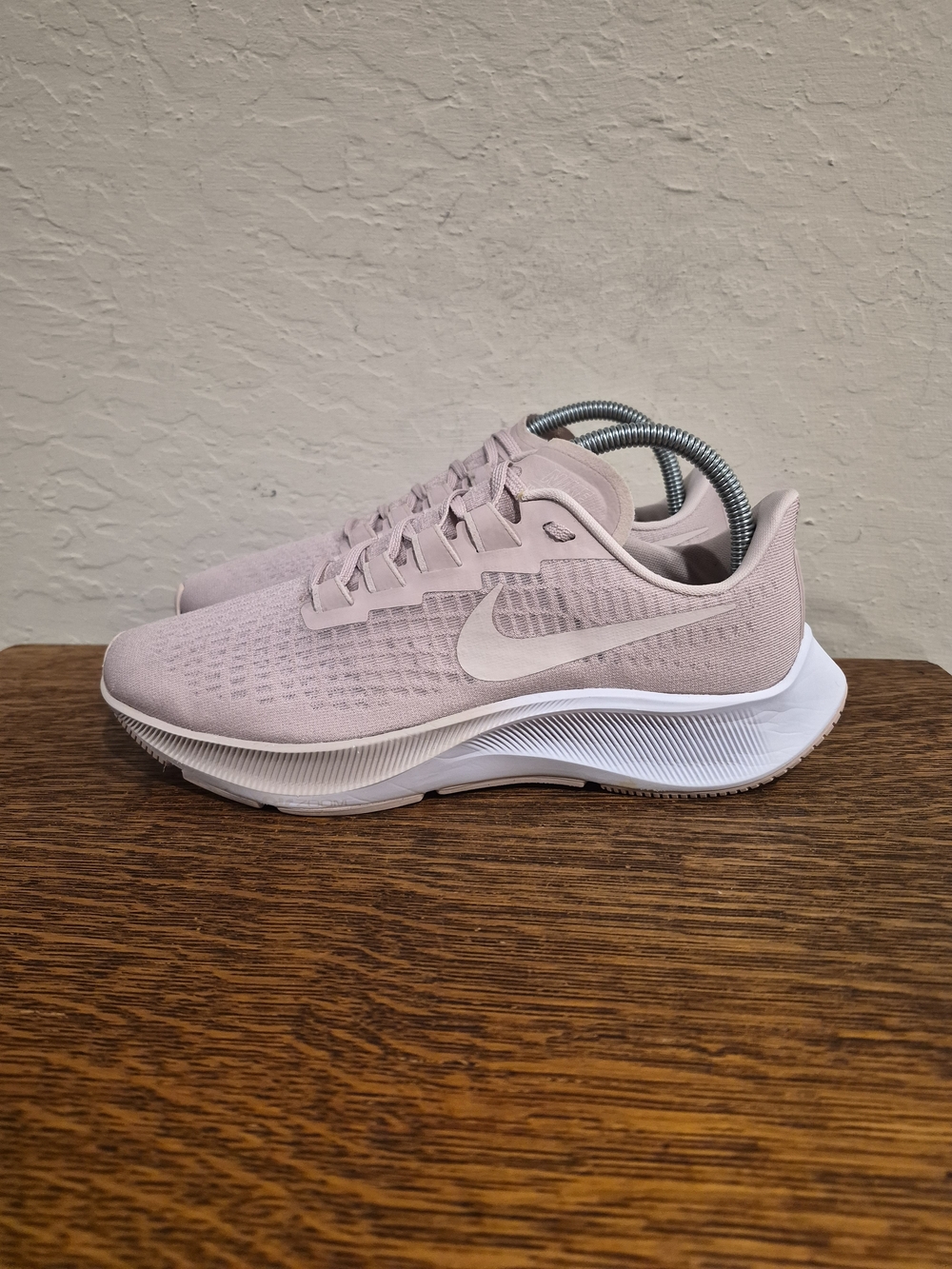 Nike Air Zoom Pegasus 37 Athletic Running Shoes 
Women's Size US 8.5